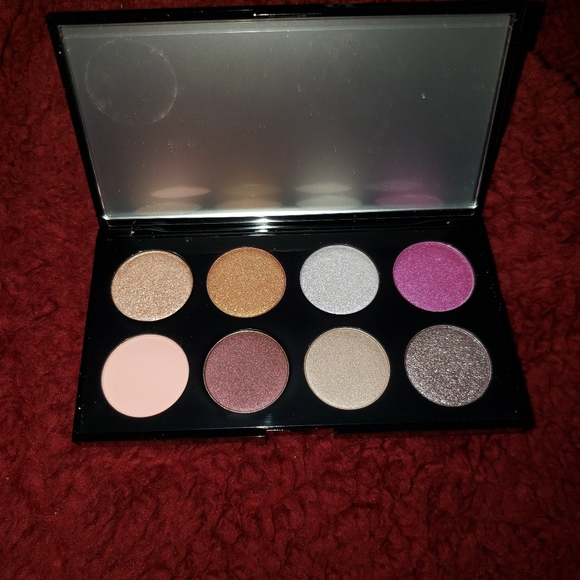 Betty Boop Eyeshadow Pallete W/Bag - Picture 3 of 6